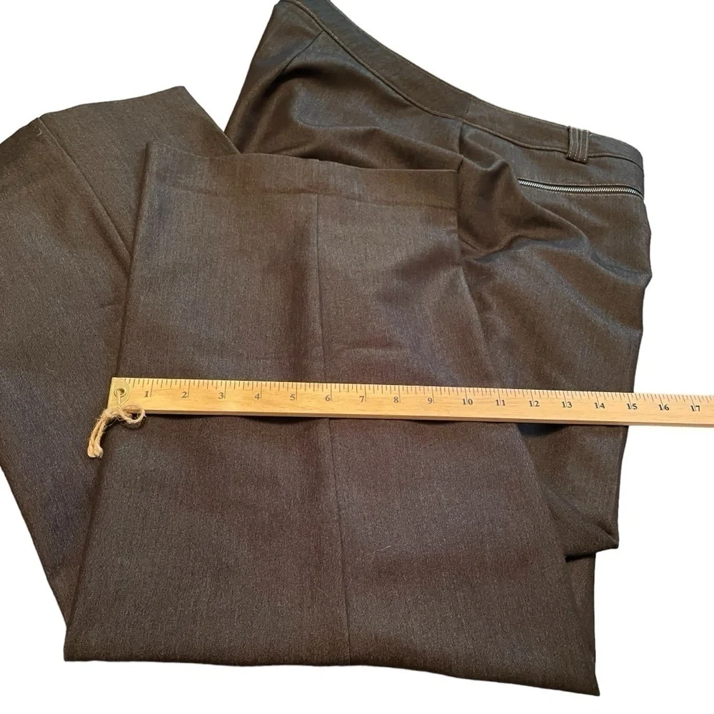 Slightly Curvy Fit- Dress Pants -Size 22-Front zippered pockets-Belt loops - Picture 6 of 10
